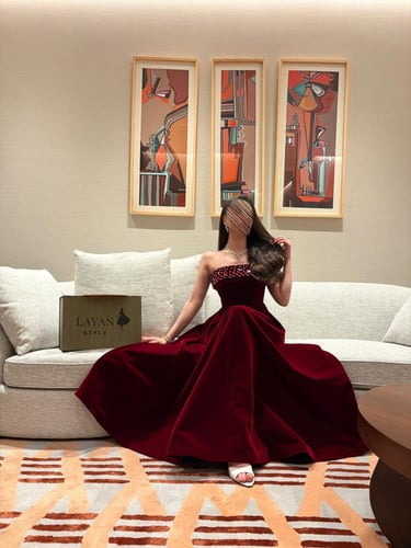 فستان عودي بتطريز يدوي