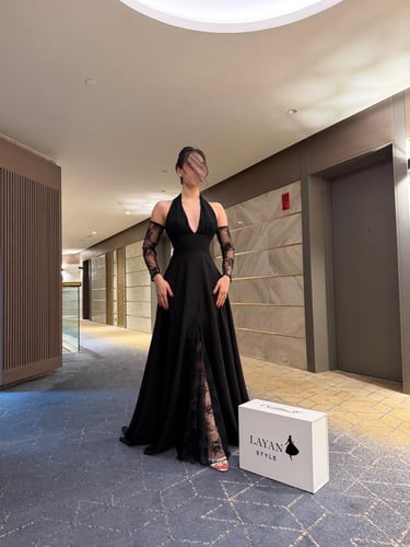 فستان اسود فتحه بدانتل ناعم