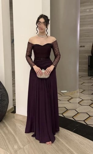 فستان سهرة بتصميم انيق