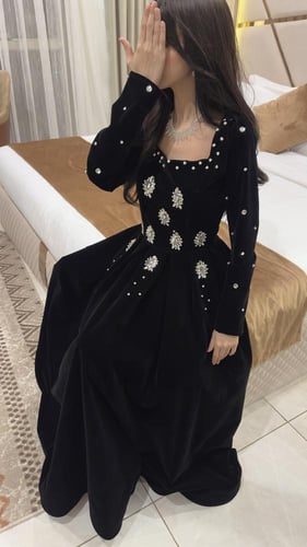 فستان اسود جوخ مطرز