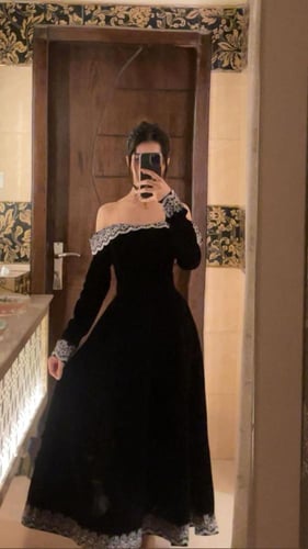 فستان اسود انيق