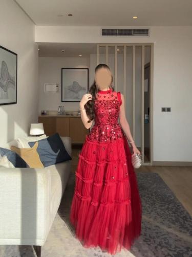 فستان احمر فاخر بتطريز يدوي