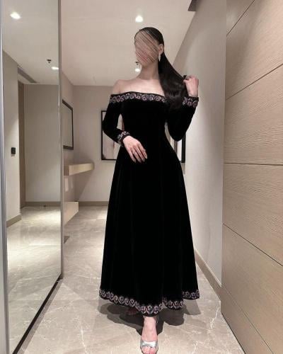 فستان اسود مخملي اوف شولدر كم طويل