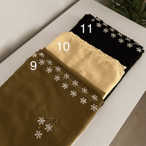 طرح مطرزة بطرف