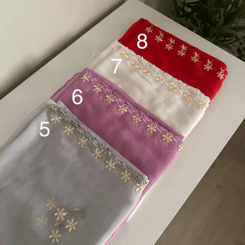 طرح مطرزة بطرف