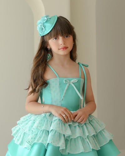 فستان تيفاني منقط جميل