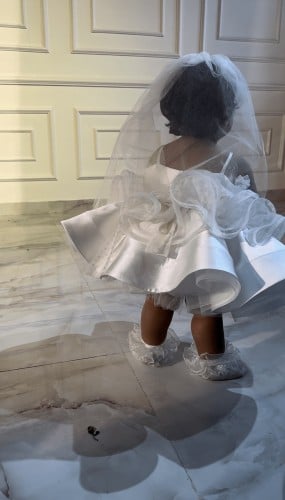 طرحة بيضاء جميلة