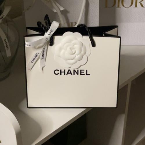 كيس شانيل مع الورده والشريطه