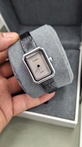 ساعات نسائيه