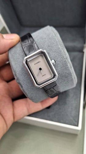 ساعات نسائيه