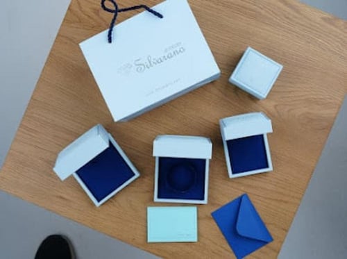 كف وردة الحب