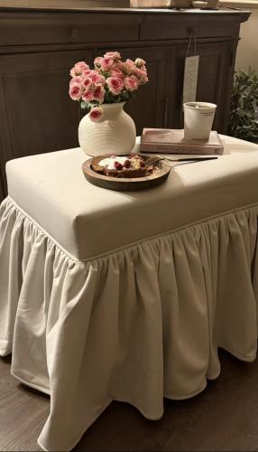 بوف راحه بتصميم عصريمقاس 70*40 ارتفاع 55