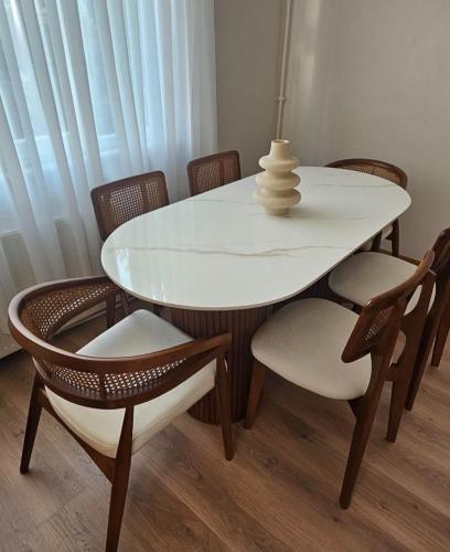 طاولات طعام مع 6 كرسي