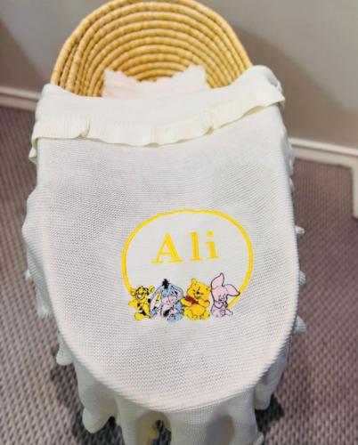 بطانيه مطرزه بتصميم (بشخصيات ديزني )