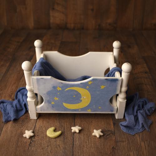 سرير خشبي فاخر لتصوير الأطفال