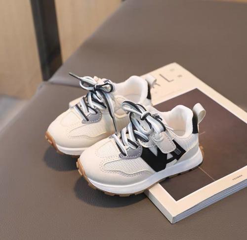 Elegant children's sports shoe – size 13