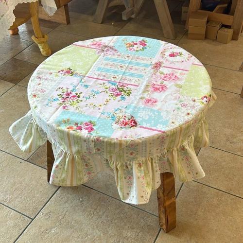 Round tablecloth with floral pattern – elegant cla...