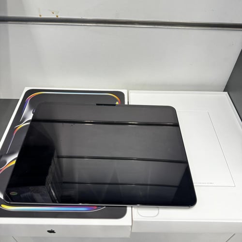 ايباد برو 13 -أنش معالج M4 سعة 512GB سنة 2024 مستخ...