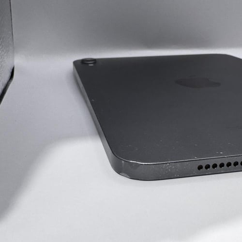 ايباد مني 6 سعه 256GB مستعمل نسبة البطارية 84% الج...