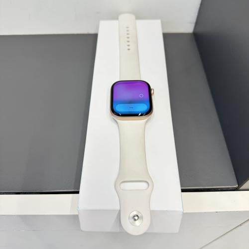 ساعة ابل الاصدار 10 مقاس 46mm مستخدم نظيف نسبة الب...