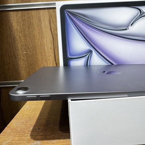 ايباد اير 6 معالج M2 سنه 2024 سعه 256GB مستعمل نظي...