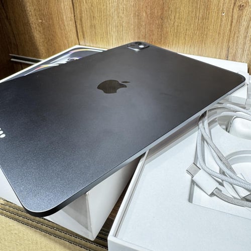ايباد برو 11 معالج M4 256GB مستعمل نسبة البطارية 1...