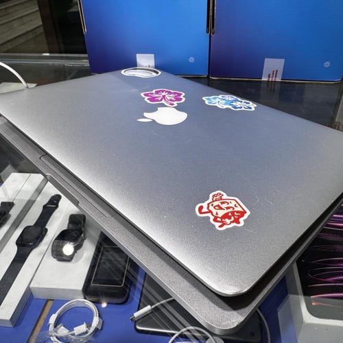 ماك بوك برو سنة 2015 سعه 256GB الرام 8 مستعمل