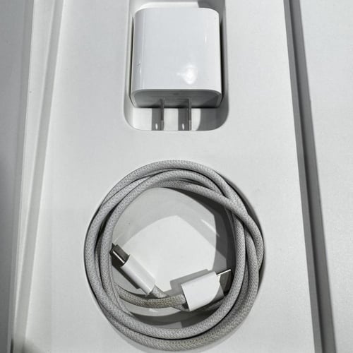 ايباد 11 برو M4 سعه 256GB مستخدم نظيف نسبة البطاري...
