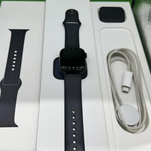 Apple Watch Series 8, 41mm, used, battery percentage 89%, has scratches on the screen and frame