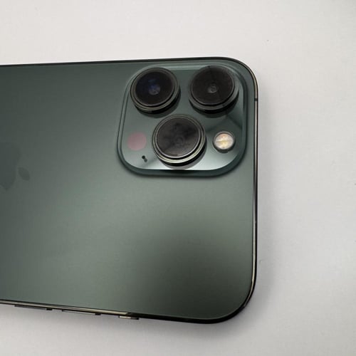 ايفون 13 برو ماكس سعه 256 مستعمل نسبة البطارية 78%...