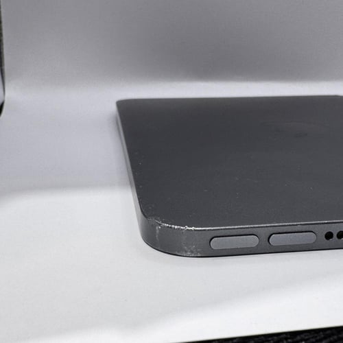 ايباد مني 6 سعه 256GB مستعمل نسبة البطارية 84% الج...