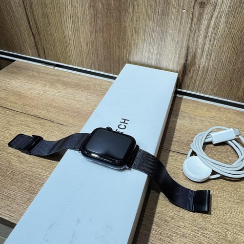 ساعة ابل SE2 مقاس 44 سنه 2023 مستعمله نسبة البطاري...