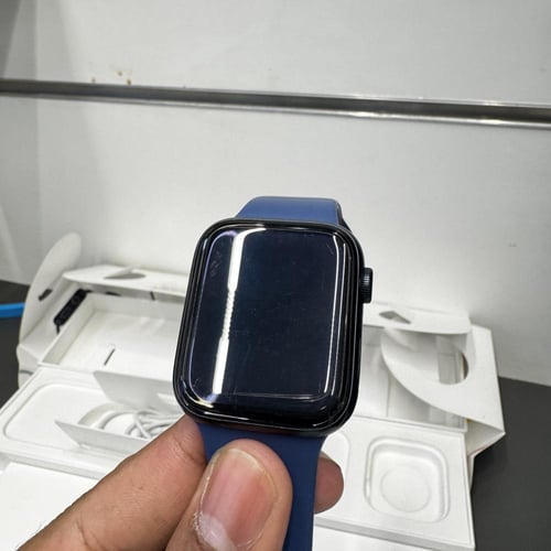 ساعة ابل SE2 مقاس 44mm مستخدمة نسبة البطارية 81%