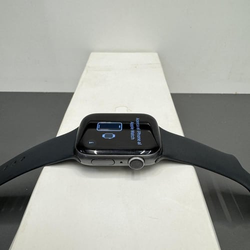 ساعه ابل الاصدار 4 مقاس 44 مستخدم نسبة البطارية 82...