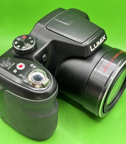 كيمرا Lumix 35X مستعمله زوم 35X دقة: 16 ميجابكسل •...