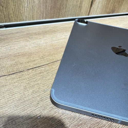 ايباد برو 11 الجيل الرابع سعه 128 معالج M2 سنه 202...