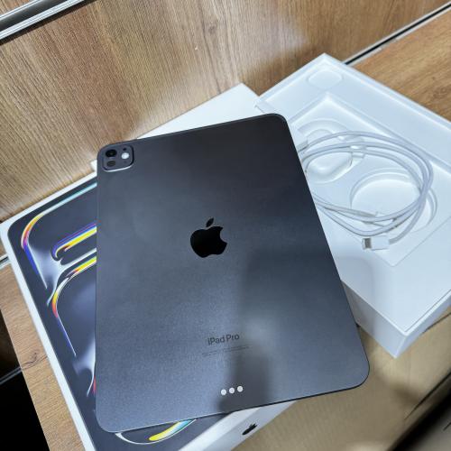 ايباد برو 11 معالج M4 256GB مستعمل نسبة البطارية 1...