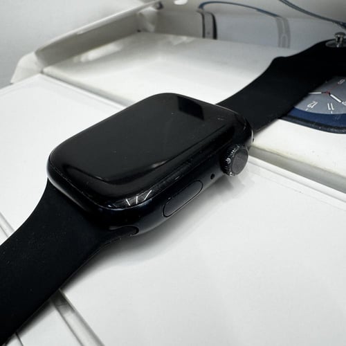 ساعة ابل الاصدار 8 مقاس 45mm مستخدمه نسبة البطارية...