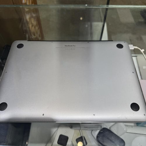 ماك بوك برو 2015 معالج كور i5 رام 8 سعه 256 مستعمل...