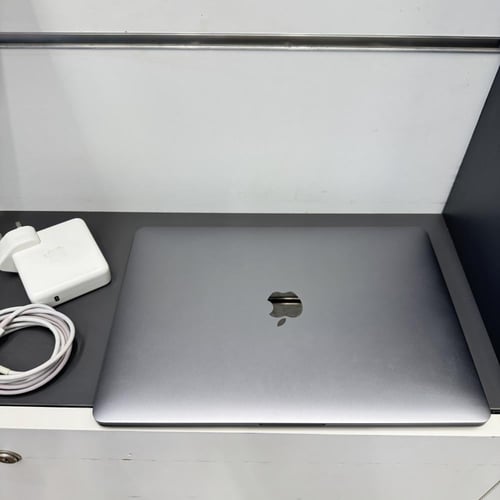 ماك بوك بور اي 5 سنة 2017 الذاكرة 512GB مستخدم