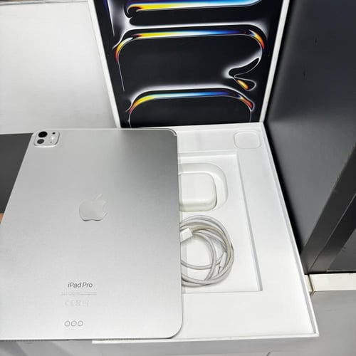 ايباد برو 11.أنش ابيض 256GB مستخدم نظيف نسبة البطا...