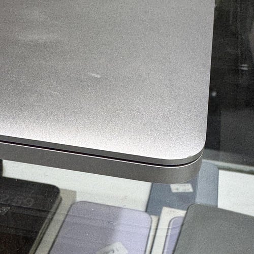 ماك بوك برو 2015 معالج كور i5 رام 8 سعه 256 مستعمل...