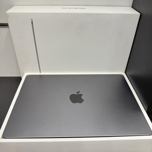 ماك بوك اير M3 سنة 2024 الذاكرة 256GB الرام 8 مستخ...