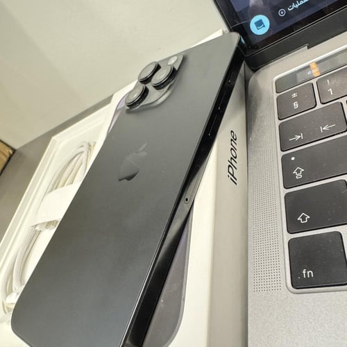 ايفون 16 برو ماكس 256GB اسود مستخدم نسبة البطارية...