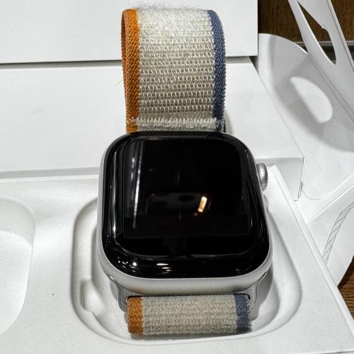 ساعة ابل الاصدار 10 مقاس 46mm نسبة البطارية 99%