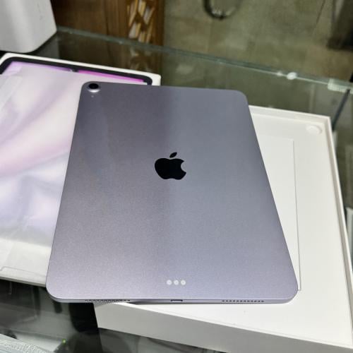 iPad Air 11 inch with M3 processor, 128GB capacity, Wi-Fi, battery 97%