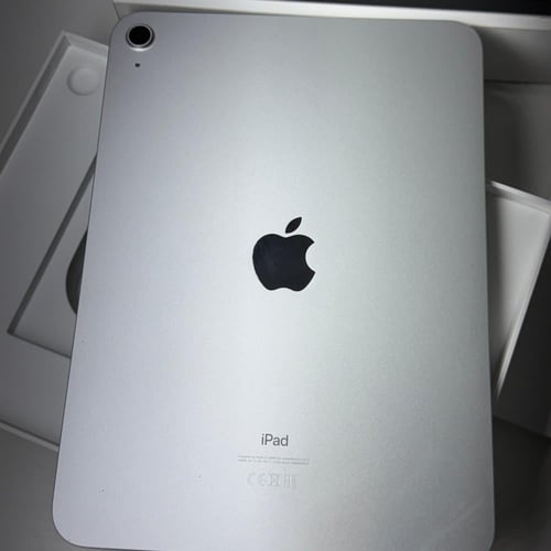 ايباد الجيل 10 ذاكرة 256GB مستخدم نظيف جدا مع كامل...