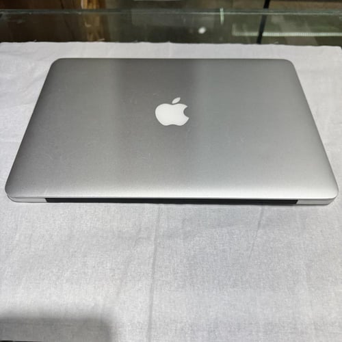 ماك بوك برو 2015 معالج كور i5 سعه 256 رام 12 مستعم...