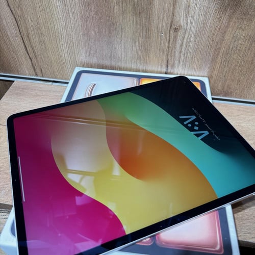 ايباد اير 6 معالج M2 سنه 2024مقاس 13 انش سعه 256GB...