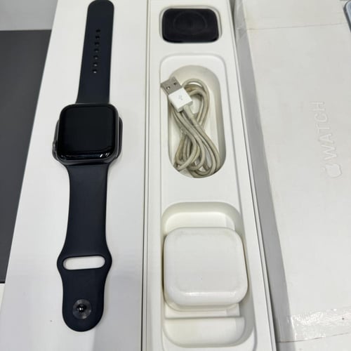 ساعه ابل الاصدار 4 مقاس 44 مستخدم نسبة البطارية 82...